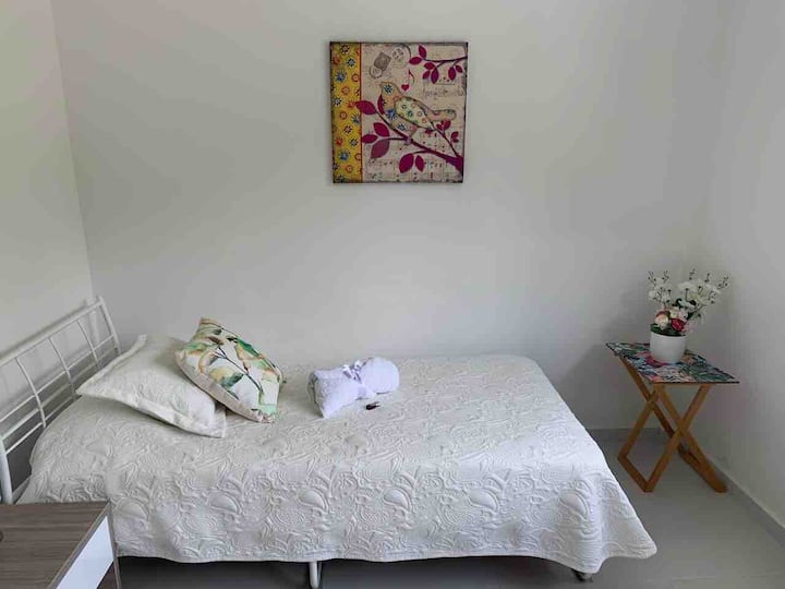 Трета соба и нејзиниот единечен кревет.