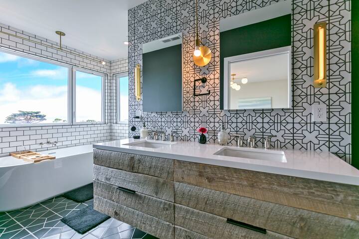 ♥Hot Tub, Huge View, Parking, Steps to GGP & Beach gallery image 2