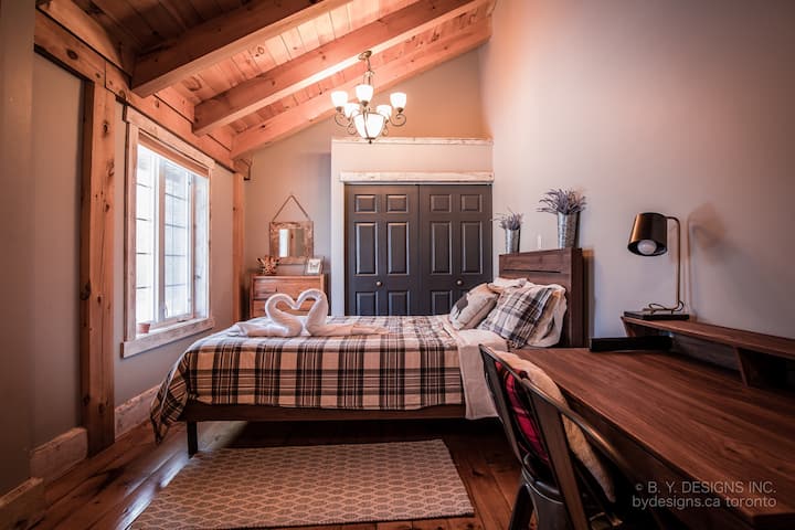 The bedroom 2 on the second floor.