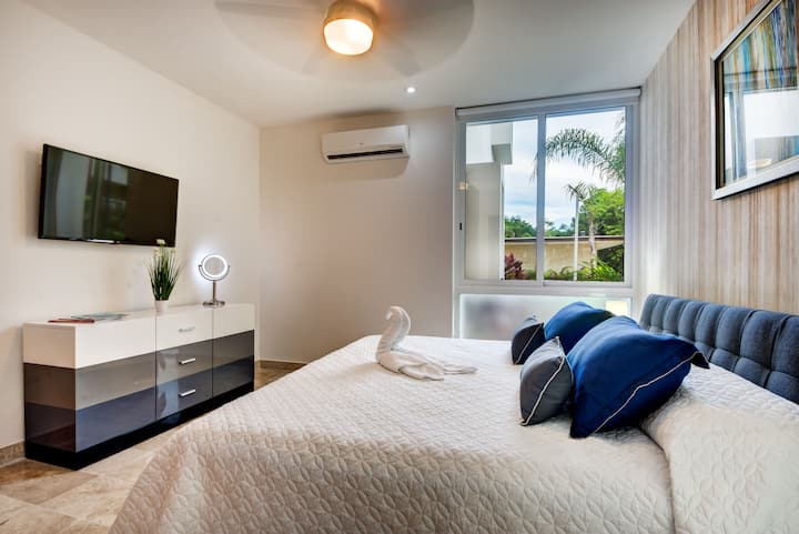 Dormitorio principal con cama tamaño king