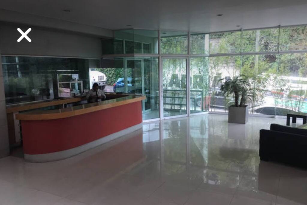 Lobby , seguridad las24 Hras del día con interfono
