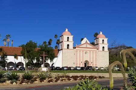 Downtown SB..., walking distance. Clean & simple