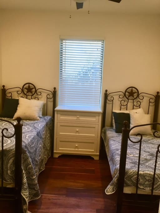 Twin bedroom