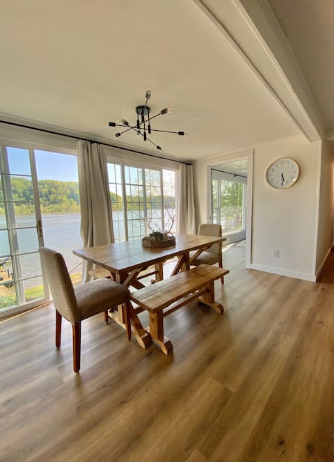 Cozy Lakefront Cottage at Claytor Lake/ New River