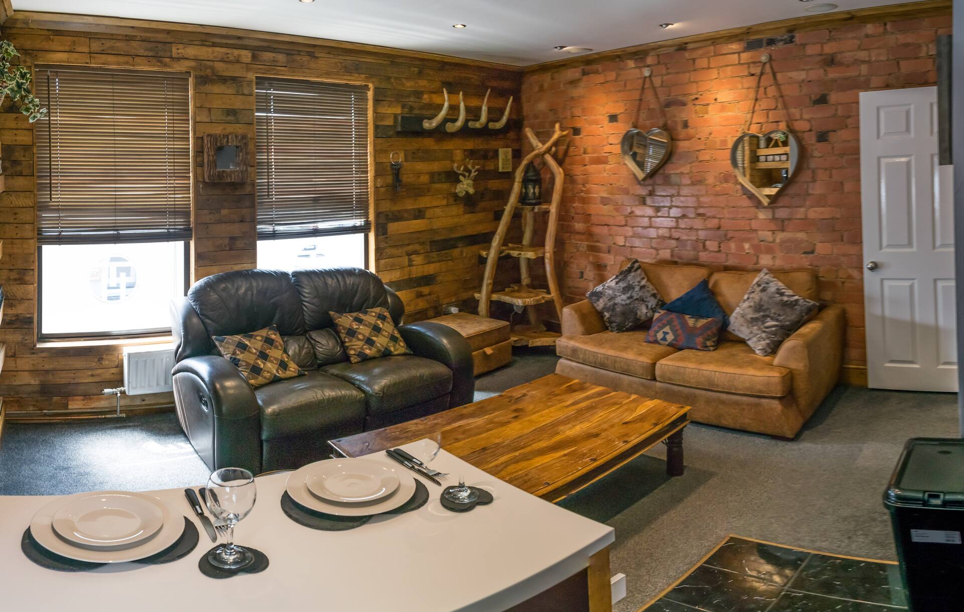 *Town Centre*Air Con*Private Roof Terrace*Jacuzzi*