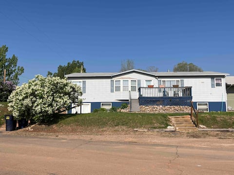 Spacious home, mountaiin views.