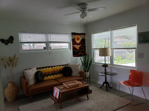 Popular Airbnb listing: The Wadeview in SoDo in Wadeview Park