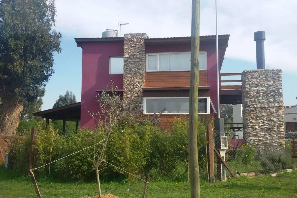 Construcción orientada hacia el este aprovechando la salida del sol