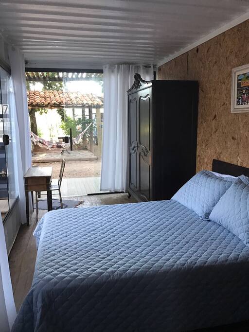 Cama de casal e armário...