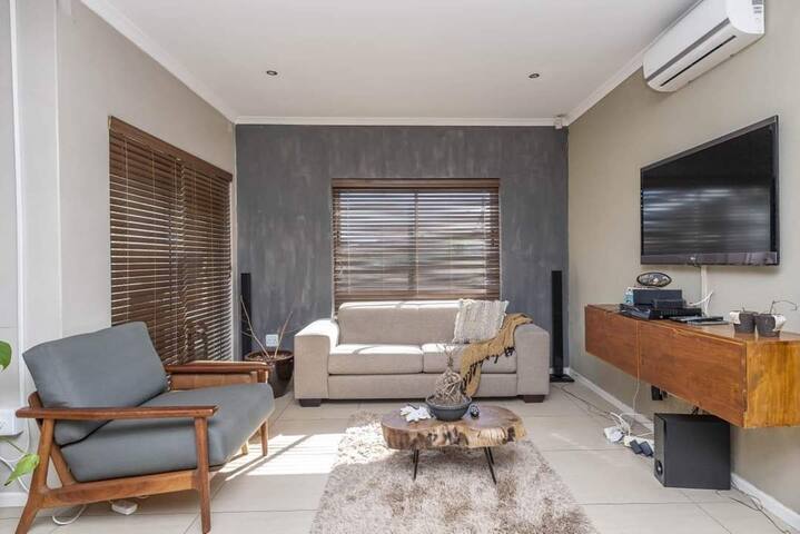 Tranquil 3 Bedroom villa , with wood-fired Hot-tub gallery image 4