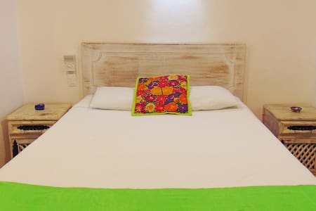 Little House Papaya - Near the Beach / Downtown