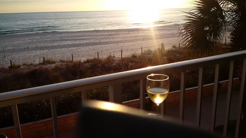 Gulf-Front Private Balcony. King Bed Unit 213