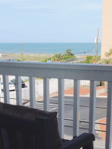 Kraken's Den ★ Oceanview ★ Steps to ocean ★ Pool