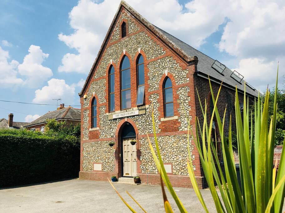 The Old Chapel Chichester Harbour Hot Tub Houses for Rent in Nutbourne, United Kingdom