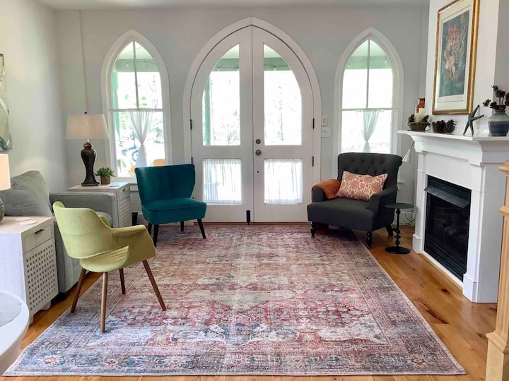 Peaceful Haven: Nature, Pool, Charming Town - Kilmarnock, VA
