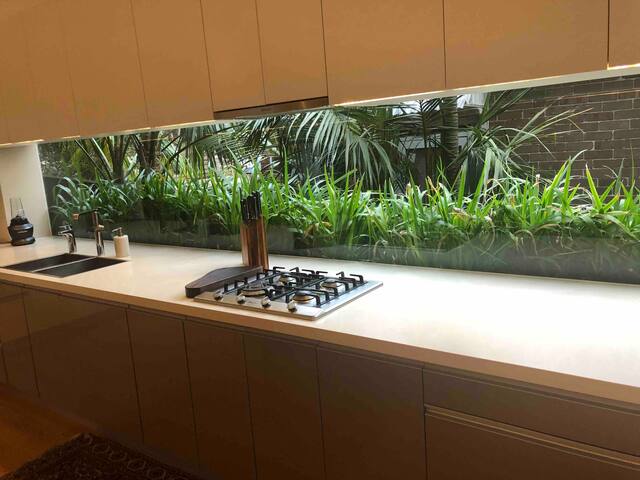 COASTAL FAMILY LUX RETREAT gallery image 4