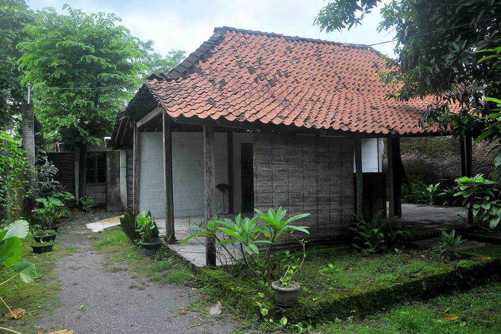 The pendopo in front of our (hidden) house