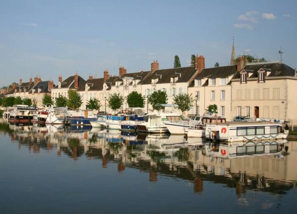 A proximité du port de plaisance dans un cadre privilégié