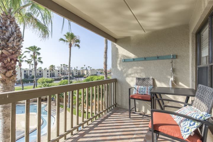 Updated 2 Br 2 Bath Sleeps 6 Lazy River Pool Condominiums For Rent In South Padre Island Texas United States