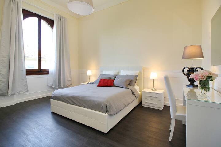 A&G -Modern Style,Bright and Central Location Flat gallery image 2