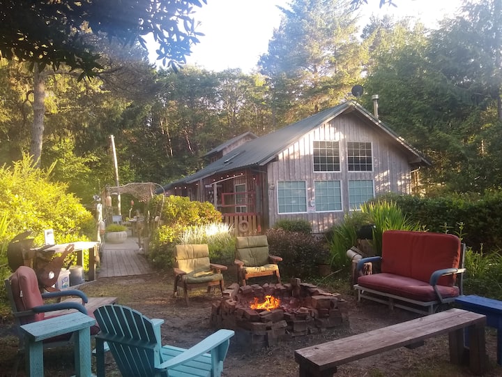 Great Indoor/Outdoor Space Kid/Dog Friendly Cabins for Rent in