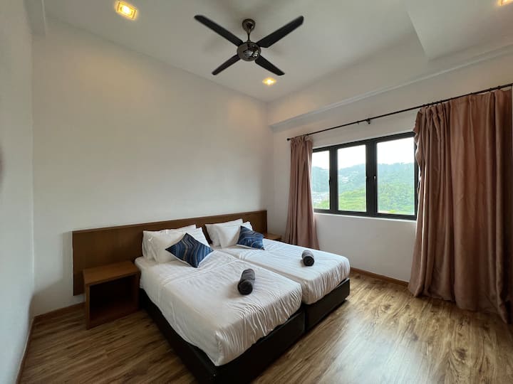 [Dormitorio principal]
Amplio dormitorio principal. (Tipo de baño privado, con un baño privado). 
Se pueden ver hermosos valles y verdes desde la ventana.