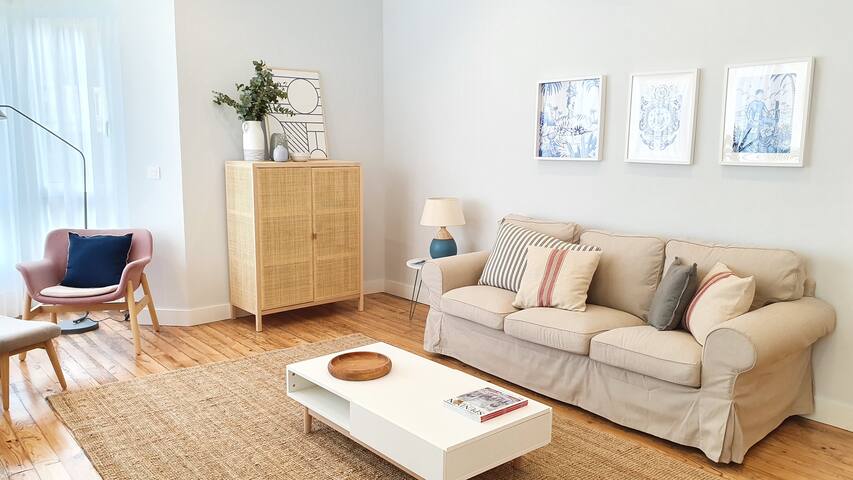 Lovely Zurriola Beach Apartment. Gros. gallery image 4