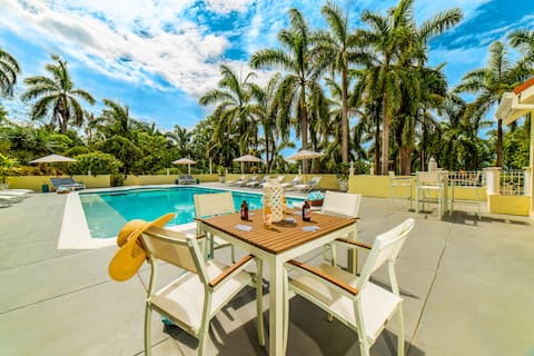 Luxury Villa, Private Chef, Staff + Pool