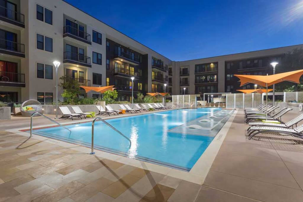 Resort style pool open until 10 PM