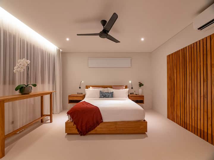 Bedroom 4 (Master)