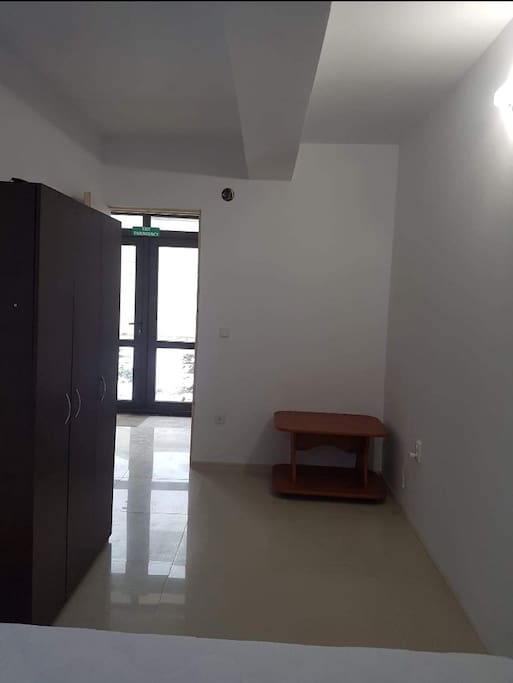 the bedroom, in the background you can see the entrance door