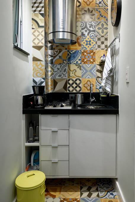 Cozinha pequena porem toda equipada.