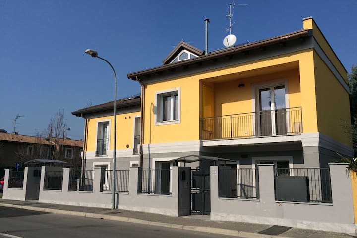 Arese-Rhofiera, center of commerce, Il Centro, Villa.