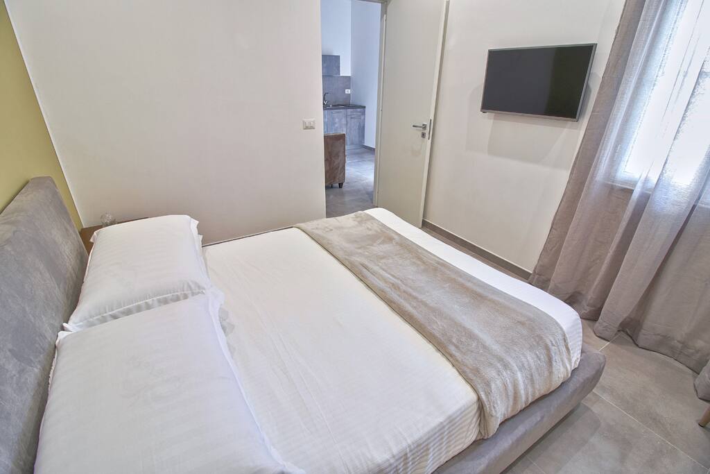 Camera da letto n. 2 con letto a due piazze.