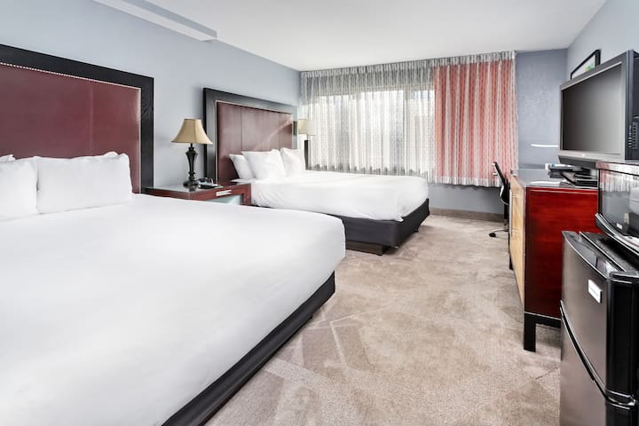 2 Queens 2 blks from the beach - POOL