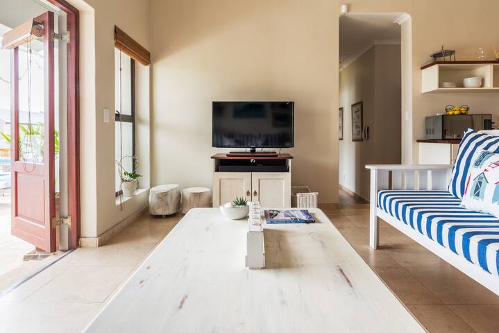 Beach Cottage Close to World-Famous Kitesurfing gallery image 3