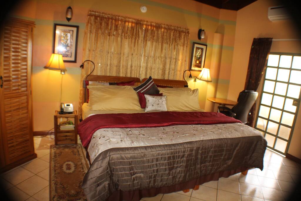 Deluxe room with King Bed