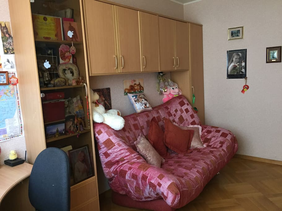 комната 15 кв. метров, раскладной диван