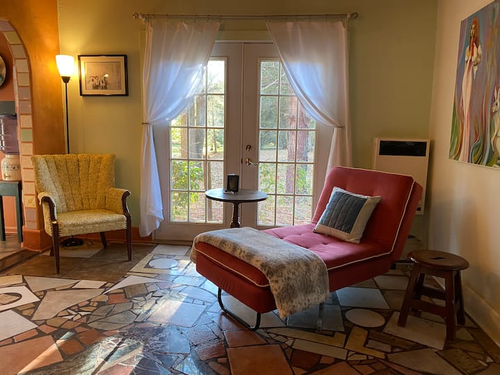 Downtown Artist Cottage with Infrared Sauna Cottages for Rent in