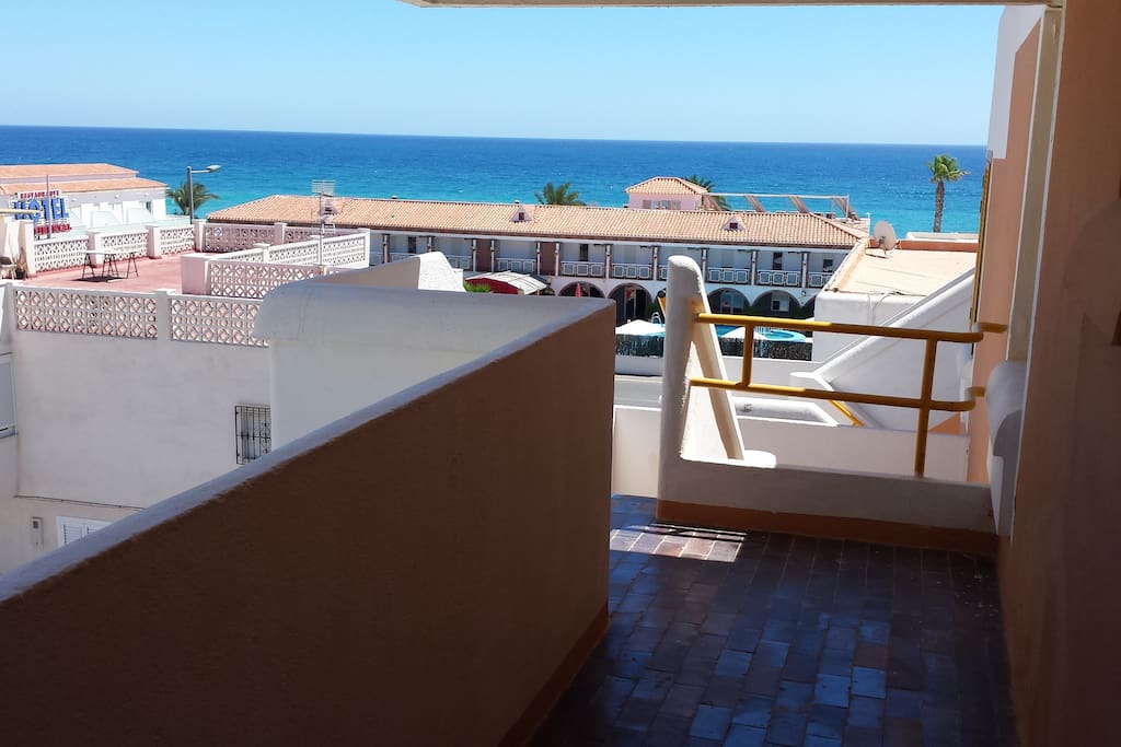 Acceso del apartamento con vistas al mar