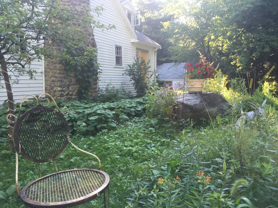 "Arriving at Marsha's cosy, cowgirl camper, was like walking into a favourite childhood fantasy. It's by far the 'grooviest' place I've ever stayed..." --Shelley