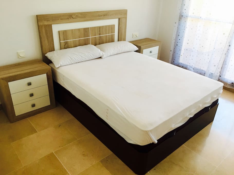 Master Bedroom, Queen size bed