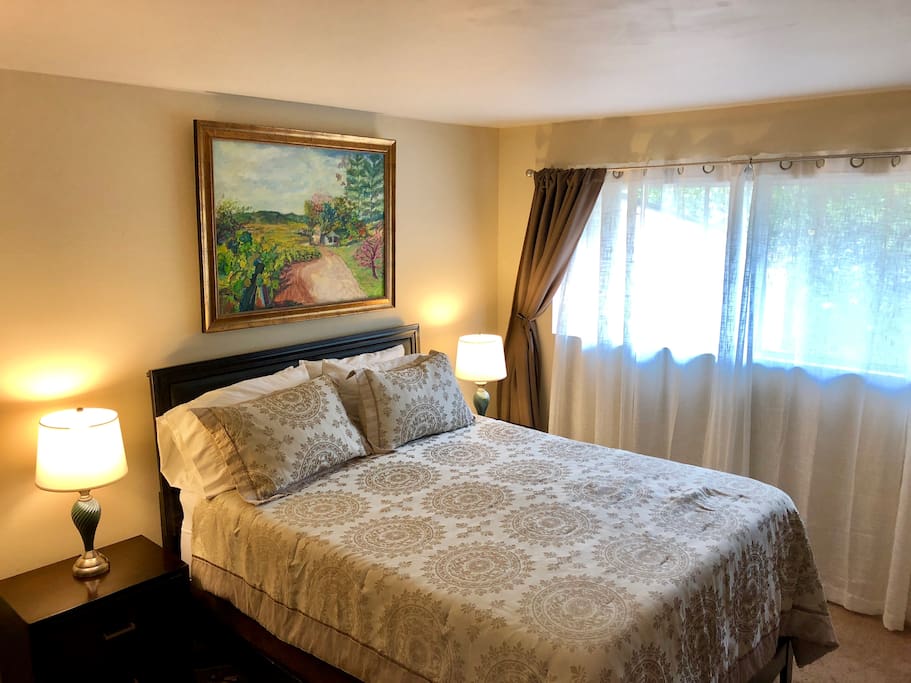Queen bed, Bedroom 2