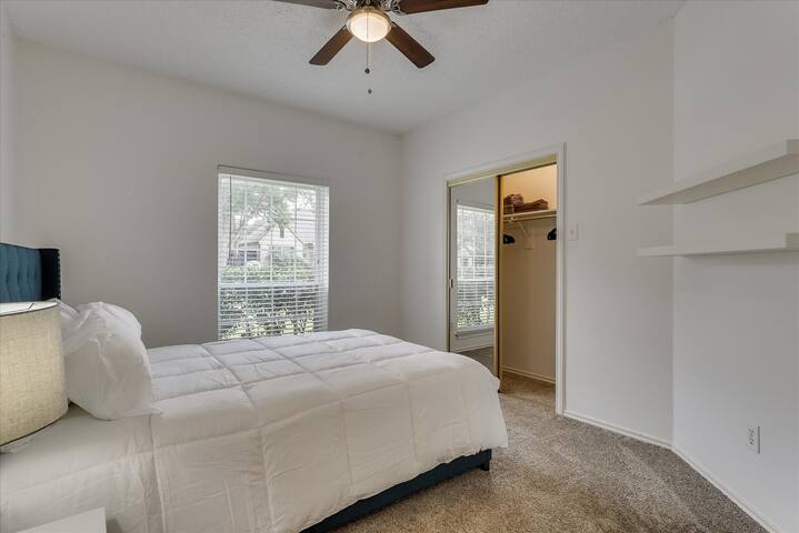 Stunning Cheerful,Modern Home gallery image 5