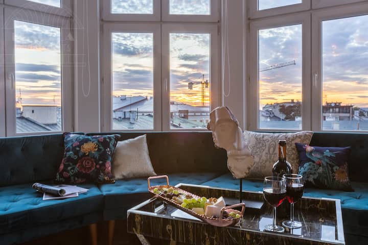 Romantic studio with hot tub on the Market Square