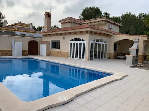 Luxury 4 bed villa