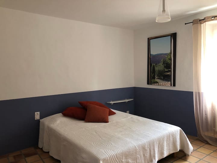 卧室3：一张160x200厘米的床。