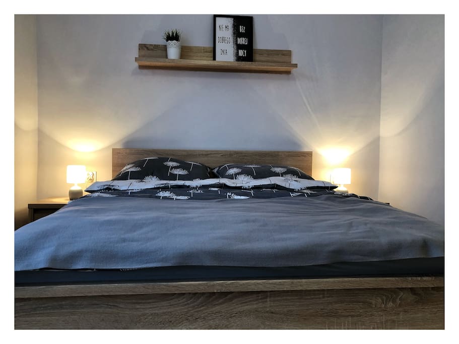Kings bedroom bed