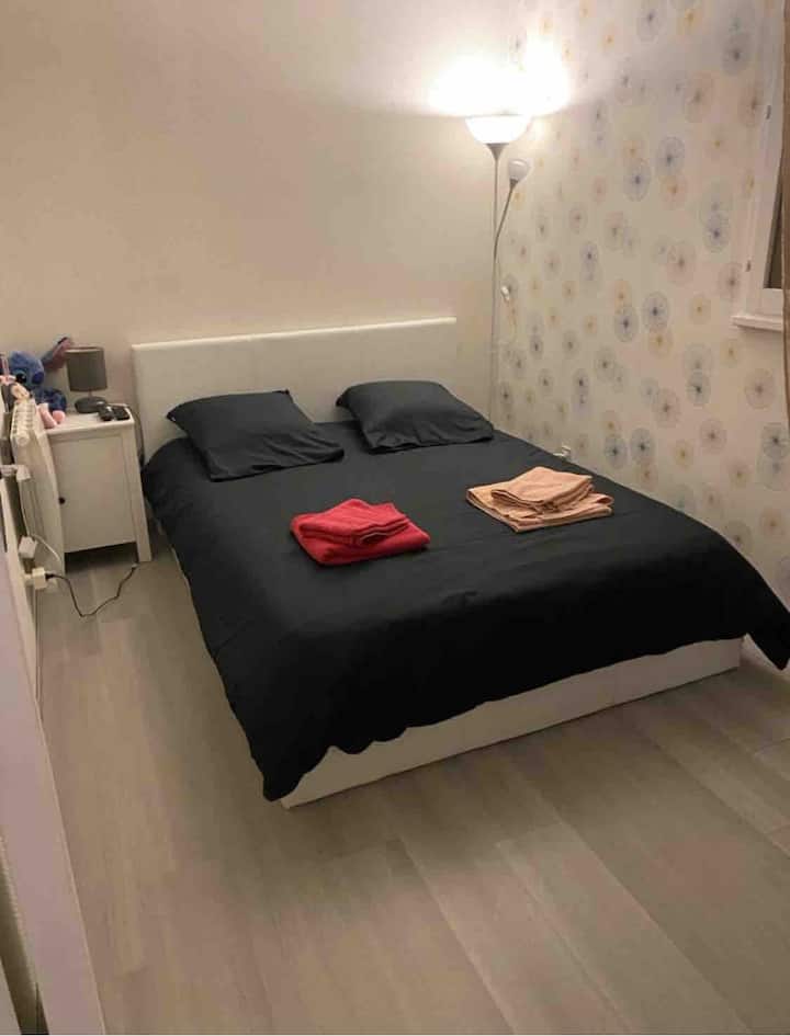 Spavaća soba 140 s TV-om 