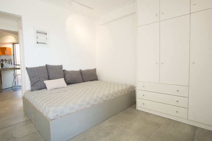 سرير مزدوج 1,60 x 2 أو سريران منفصلان 0.8 x 2.